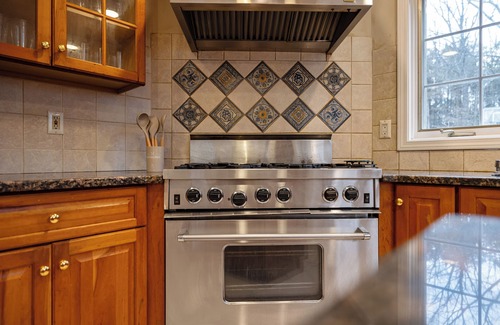 Chester Villa | Luxury 9BR Retreat w/Pool & Hot Tub