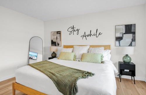 West Edmonton Villa | Luxury AC Sleeps 7