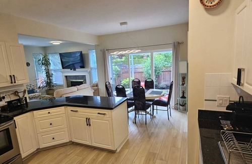 Westwood Plateau House | Luxury accommodation in Metro Vancouver- Cozy home on Westwood Plateau/Coquitlam