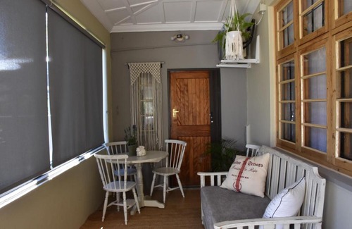 Oudtshoorn House | Luxury and homely stay