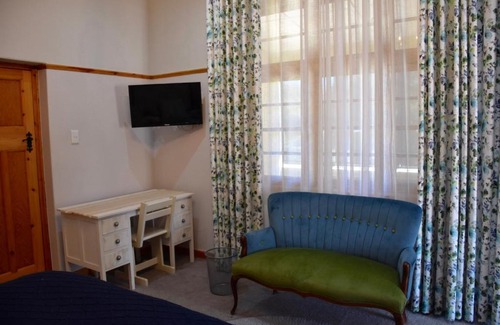 Oudtshoorn House | Luxury and homely stay