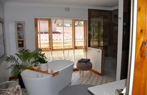 Oudtshoorn House | Luxury and homely stay