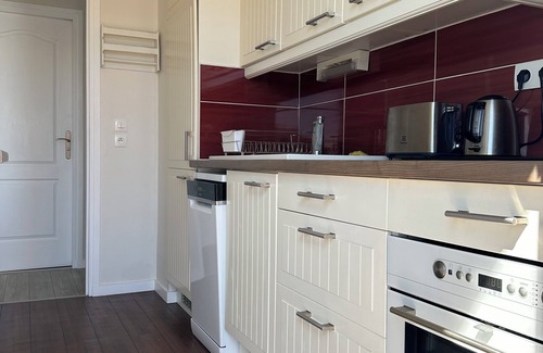 Saint-Palais-sur-Mer Apartment | Luxury apartment with terrace, beach at the foot of the building (20 m)
