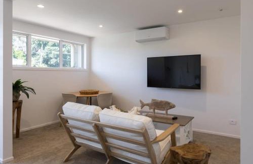 Mission Bay Apartment | Luxury Apart, Balcony & Seaviews, Full Laundry, Kitchen & Heat Pump