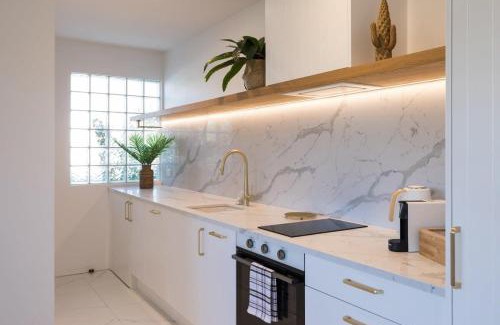 Mission Bay Apartment | Luxury Apart, Balcony & Seaviews, Full Laundry, Kitchen & Heat Pump