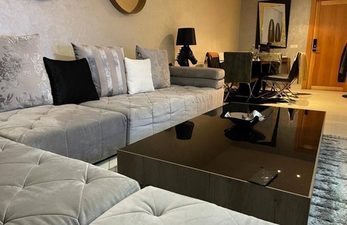 Quartier Des Mimosas Apartment | Luxury apartmen/2 beds/2 living-room/2 smart TV 55”