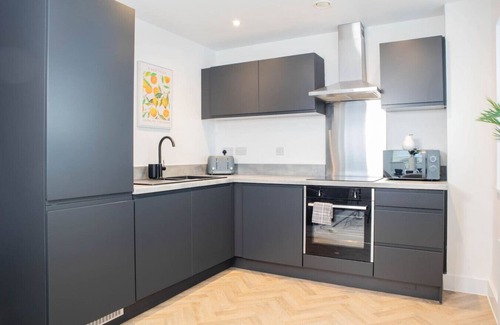 Waterloo Apartment | Luxury Apartment | 2BR | Central | Sleeps 5 | FREE PARKING