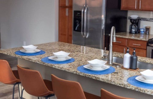 Gateway District Apartment | Luxury Apartment | Downtown | Free Parking