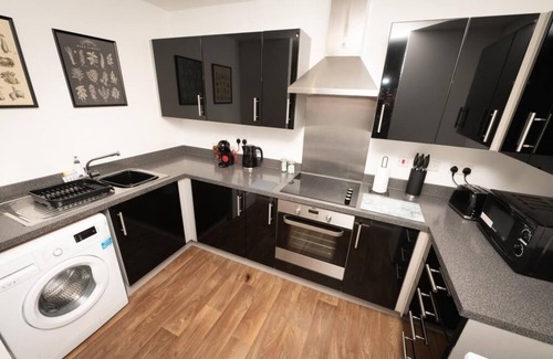 Wolverhampton Apartment | Luxury apartment with free secure gated parking