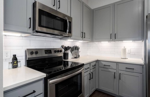 Crestline Heights Apartment | Luxury Apartment: Pool, Near Grandview Medical