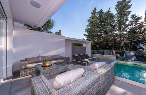 Novalja Apartment | Luxury apartment SUNSET with private pool and jacuzzi
