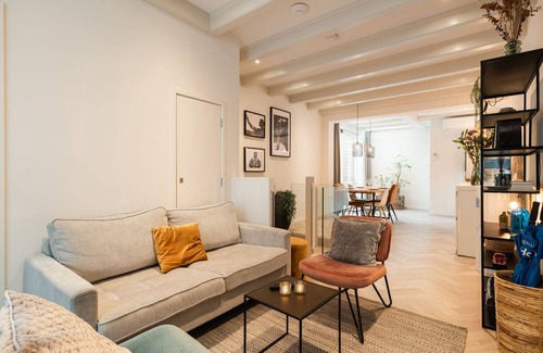 Canal Ring Apartment | Luxury Apartment with spacious living room