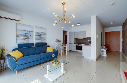 Gzira Apartment | Luxury Apartment with Balcony, Central Area