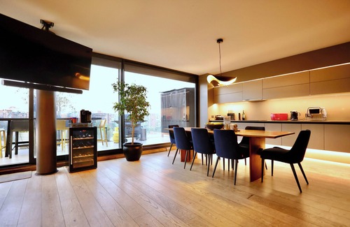 Vitacura Apartment | Luxury Apartment with PRIVATE Pool & Jacuzzi Best location in Santiago