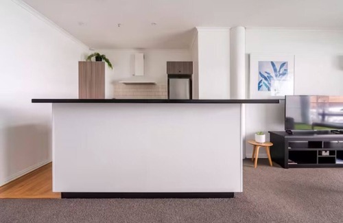 Auckland Central Business District Apartment | Luxury Apartment With Stunning Harbour & City View