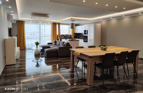 Sannat Apartment | Luxury Apartment with The Communal Pool