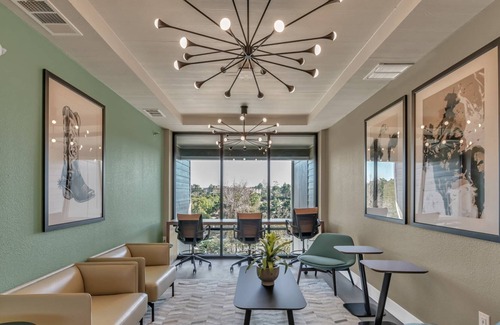 Spring Apartment | Luxury Apt, King Bed, Parking, Community Pool, Fitness Center, Outdoor Amenities