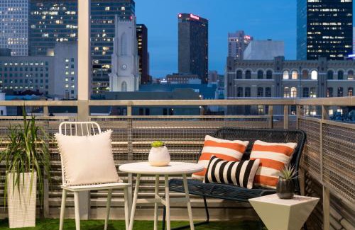 Arts/Warehouse District Apartment | Luxury Arts District Apartments