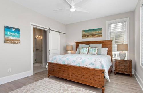 Emerald Isle House | Luxury Beach Condo 5 Min Walk To Beach & Shops!