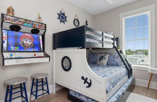 Emerald Isle House | Luxury Beach Condo 5 Min Walk To Beach & Shops!