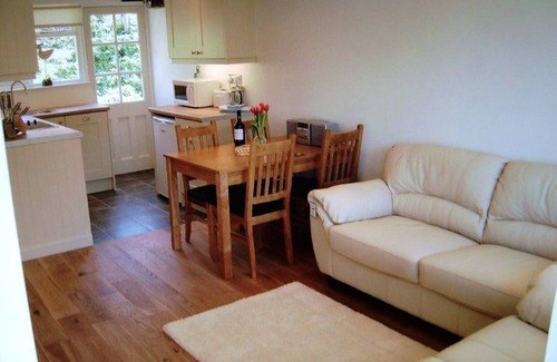 Polzeath Cottage | Luxury beach cottage only 100 meters from the beach in Polzeath. Sleeps 4