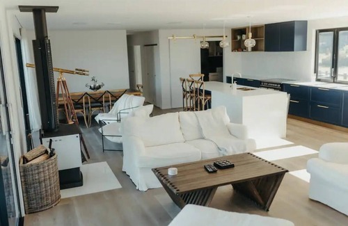 Colac Bay House | Luxury Beach House in Colac Bay/Riverton