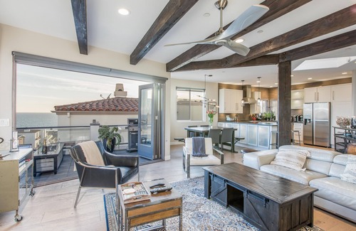 Gas Lamp Section House | Luxury beach vacation - Ocean view bright and fun