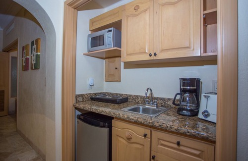 Flamingos Condo | Luxury Beachfront Villa – Summer & Fall Specials, Ocean Views, Pool & More!