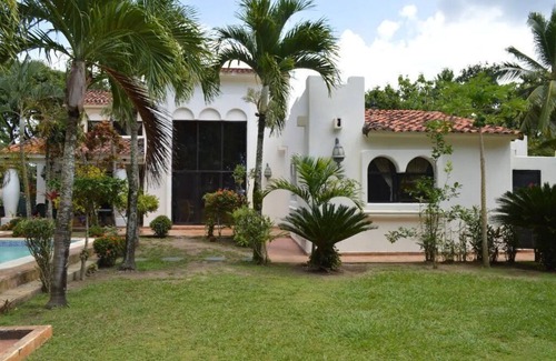 Tela House | Luxury Beachfront House with pool/beachfront