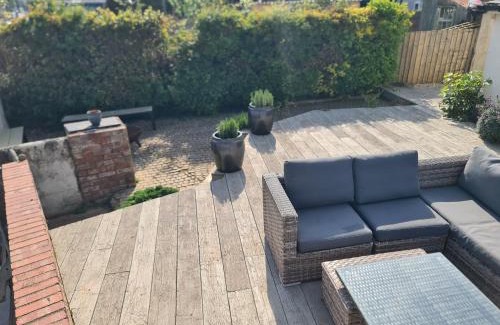 Exmouth House | Luxury beachfront property Cockles-Sea View-private parking for 2 cars-sleeps 10