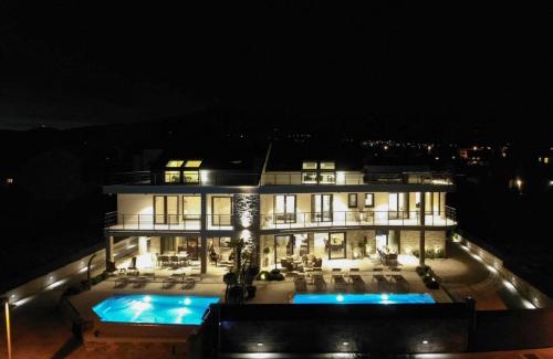Kastel Stafilic Villa | Luxury Beachfront Villa Sea Queen - Kastela