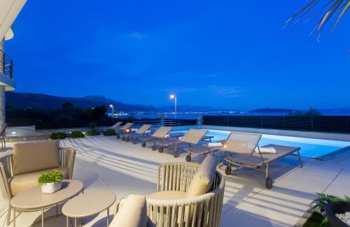 Kastel Stafilic Villa | Luxury Beachfront Villa Sea Queen - Kastela