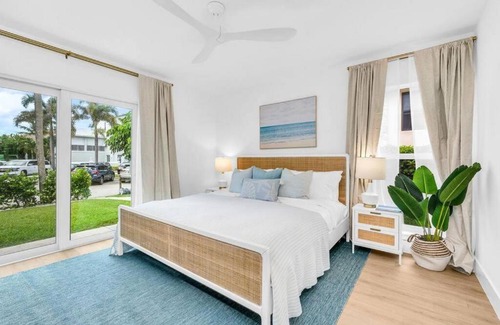 Juno Beach Apartment | Luxury Beachside Condo 1 Steps to the Beach