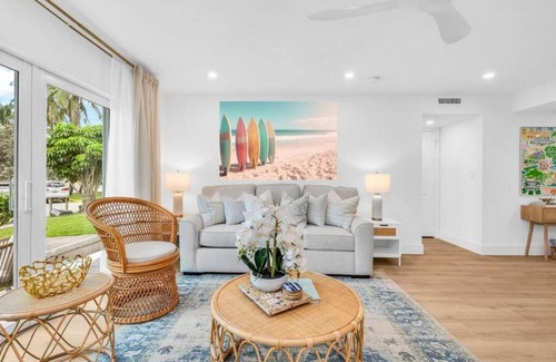 Juno Beach Apartment | Luxury Beachside Condo 1 Steps to the Beach