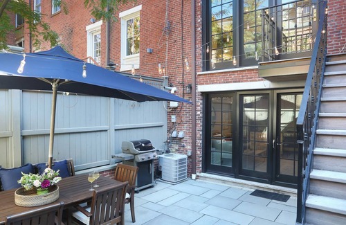 Thompson Square - Bunker Hill House | Luxury Boston Brownstone!