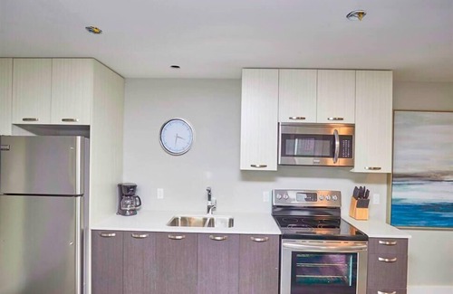 Niagara Falls Apartment | Luxury Boutique Condo - 4B -SALE: NO CLEANING FEE!