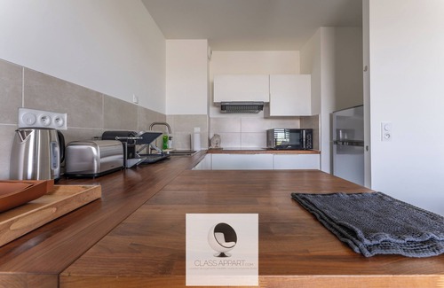 Carnon-Plage Apartment | Luxury building with pond view and parking