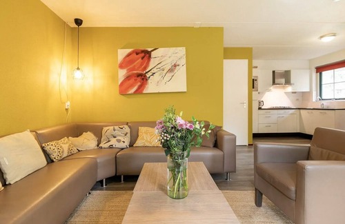Hooghalen House | Luxury bungalow with open kitchen, spacious terrace, 3 bedrooms, 2 bathrooms, and optional sauna.