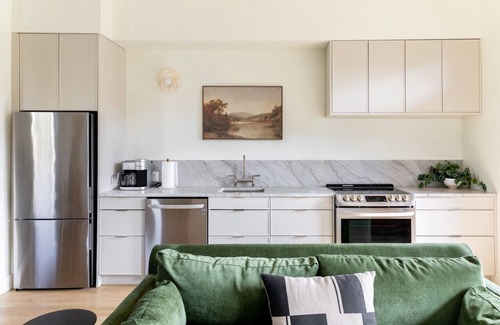 Hillsboro Village Condo | Luxury by Music Row, Belmont & Vanderbilt + FREE Parking