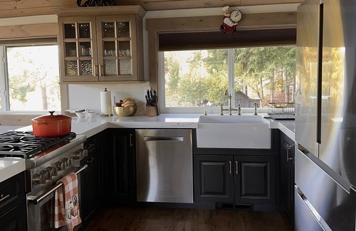 Cle Elum Cabin | Luxury Cabin! Hot Tub with Amazing views of the valley, river and Mt. Stuart.