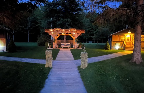 Livingston Manor Cabin | Luxury Cabin on Private Catskills Estate with Waterfront