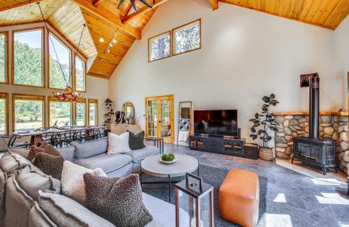 Naches House | Luxury Cabin on Naches River, Near Mount Rainier!