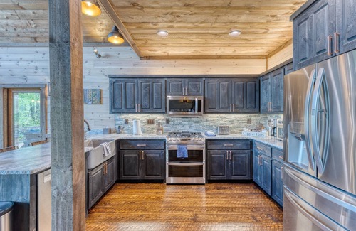 Epworth Cabin | Luxury Cabin w/Hot Tub, FP, all king beds & covered decks – Near Blue Ridge!