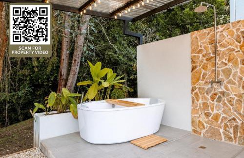Rionegro House | Luxury Cabin w Lake, HotTub, Cinema, Fire Pit, BBQ
