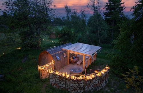 Leven Cabin | Luxury Cabin With Hot Tub & Pergola