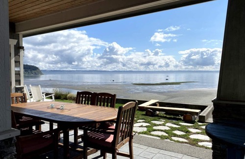 Clinton House | Luxury Cape Cod on Tranquil, Tidal, Sandy Beach, Beds up to 12, Close to Seattle