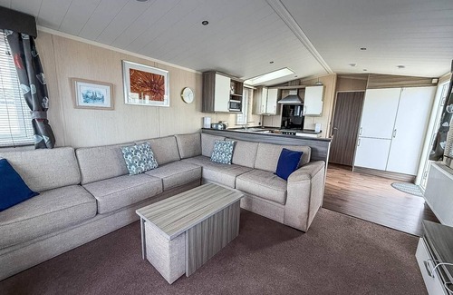 Hopton on Sea House | Luxury caravan boasting full sea views at Hopton Holiday Park ref 80041S