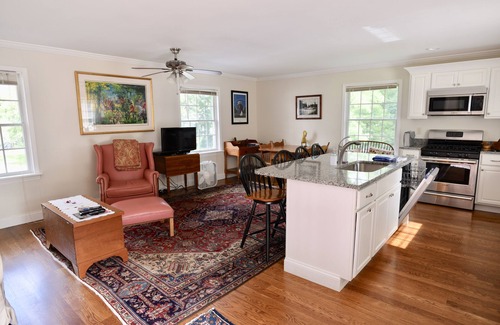 Cape Vincent Apartment | Luxury Carriage House on Maple Grove Estate