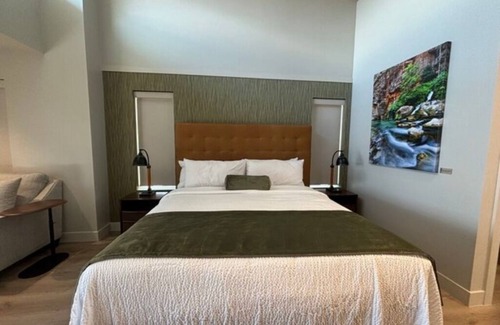 La Verkin House | Luxury Casita, near Zion National Park
