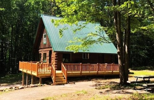 West Oneonta Cabin | Luxury Catskills Log Cabin Lakeside Hot Tub, Boats